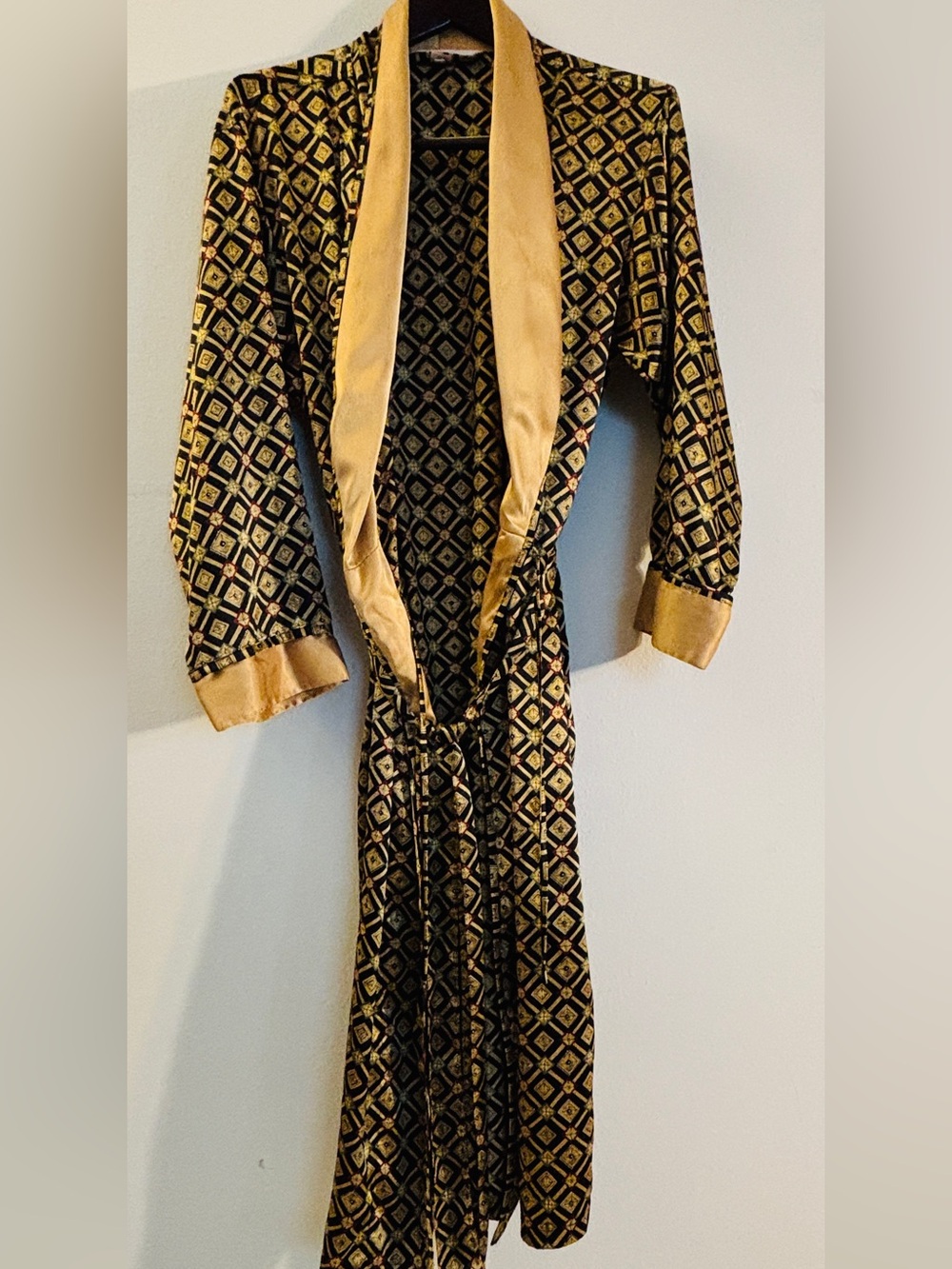 1997 Vintage Victoria Secret Black & Gold Patterned Kimono-Style Robe